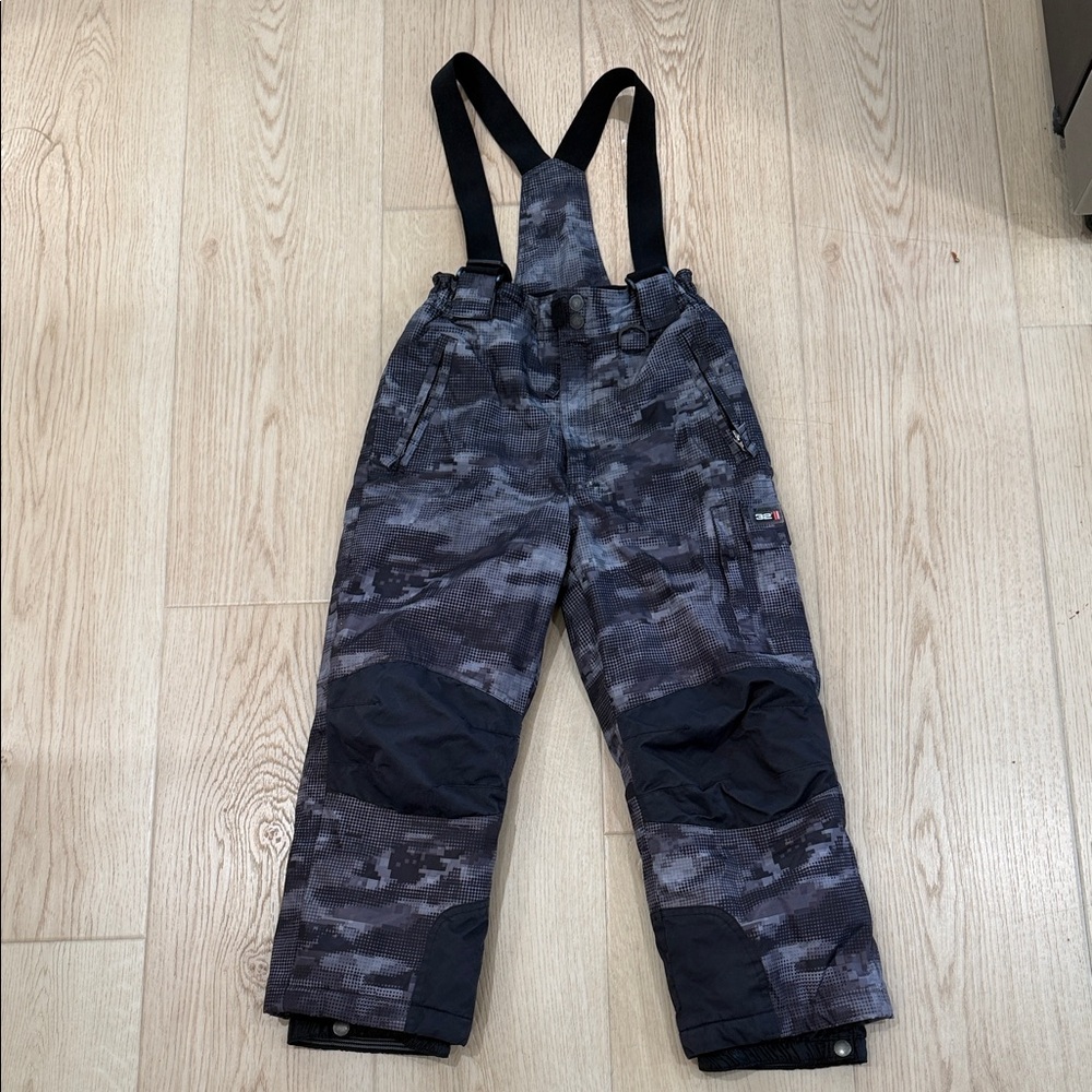 Kids' Black/Grey Camo Snow Pants with Adjustable Suspenders 32 degrees Size Smal